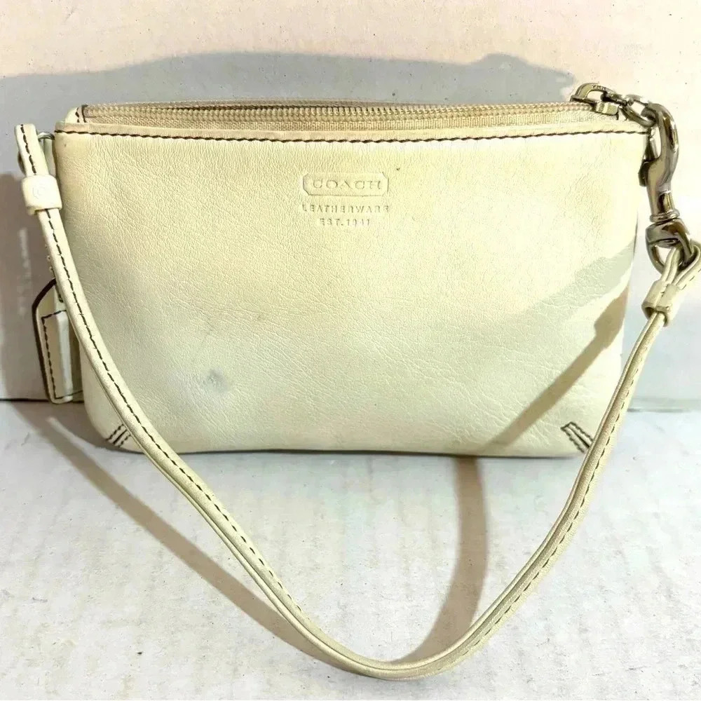 Coach vintage beige leather wristlet wallet